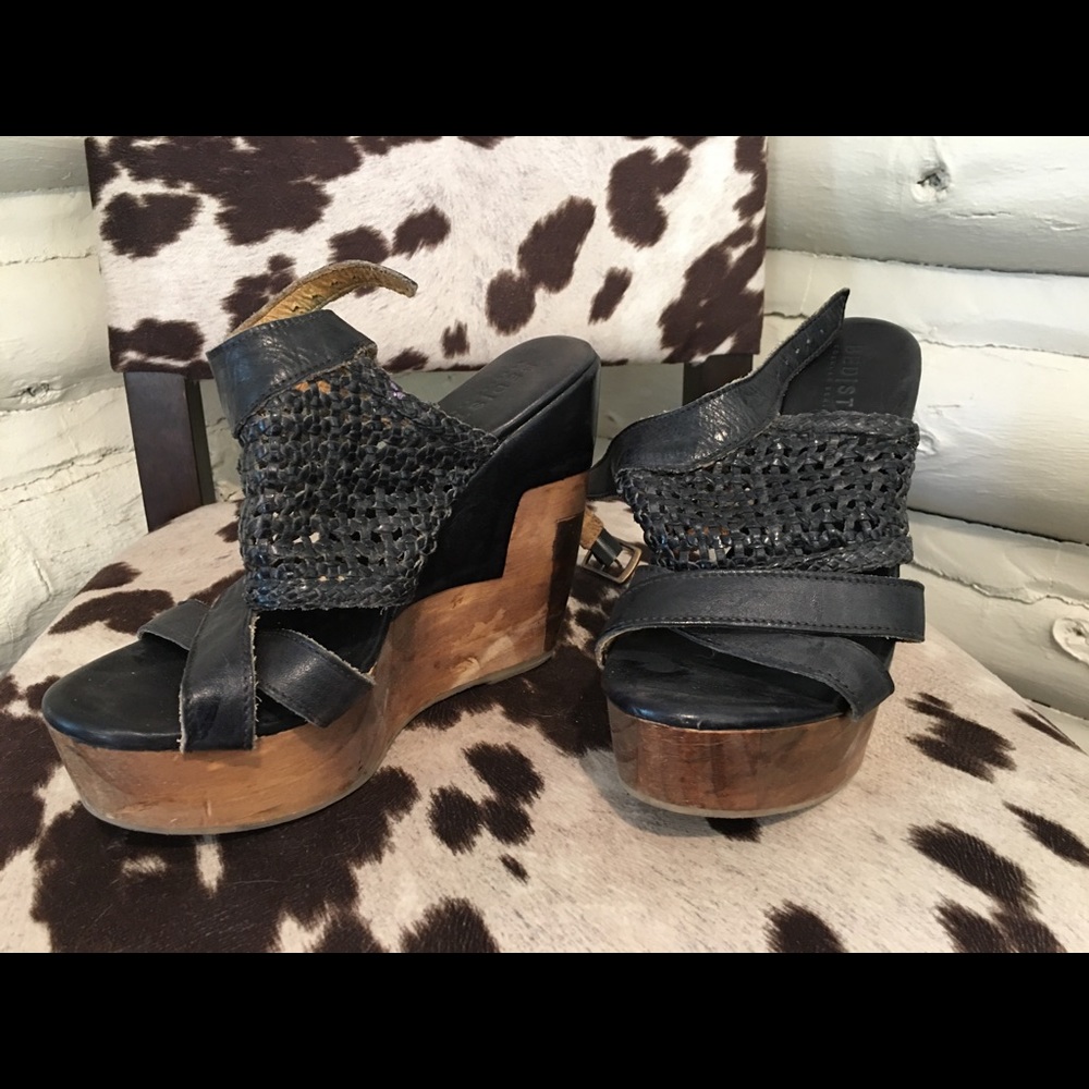 Bed|Stu platform sandals size 8